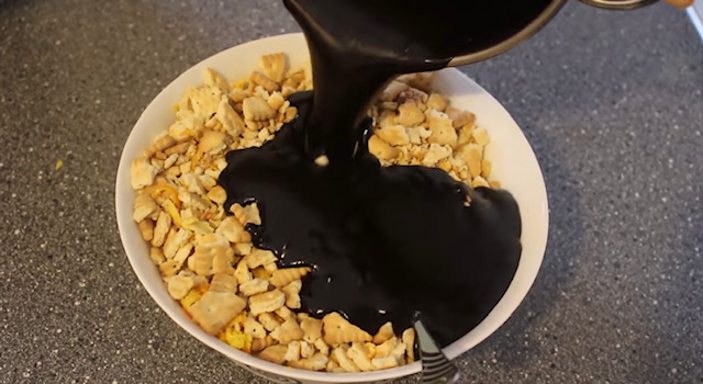 шоколад в бисквитите