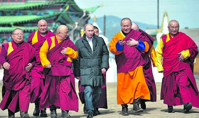 Путин с тибетски монаси