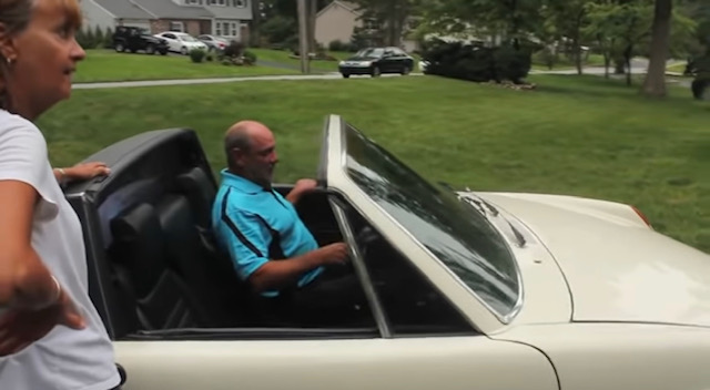  мъж с бяло Порше 