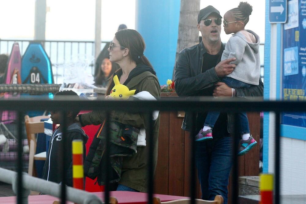  Сандра Бълок деца 