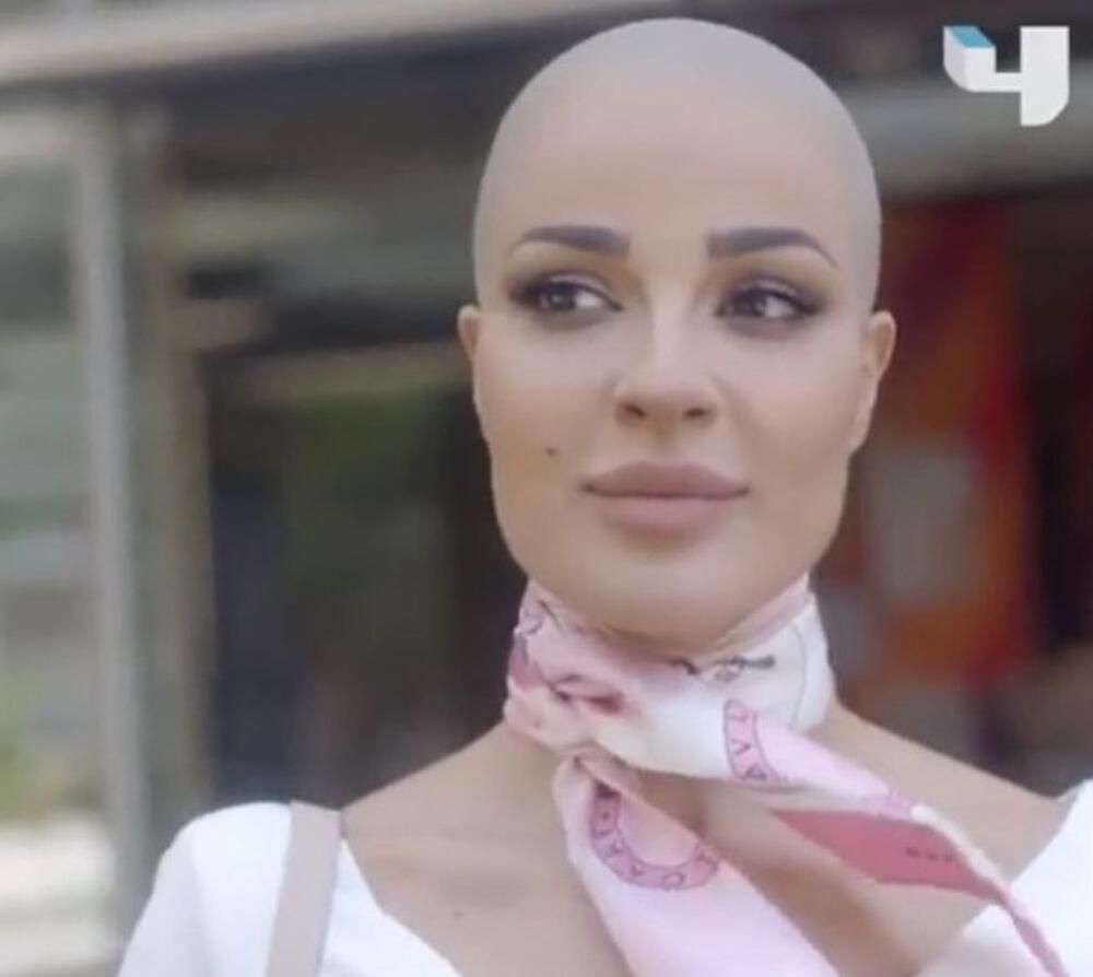 Надин Насим гола глава