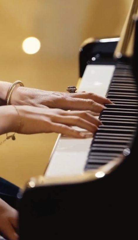 две ръце пиано