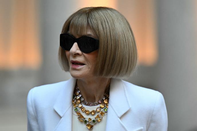 Ана Уинтур прическа