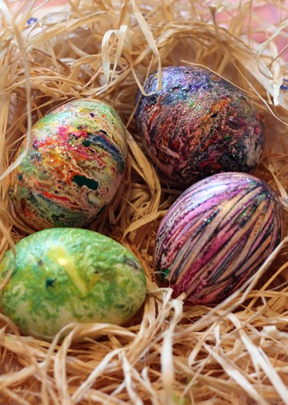 боядисани яйца с пастели