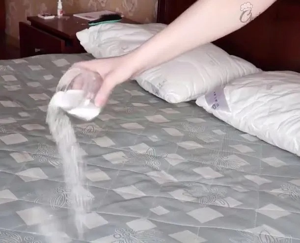 сода върху матрака