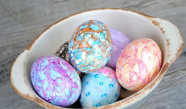 яйца в нежни цветове