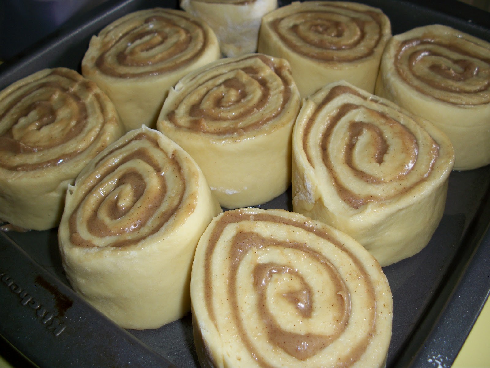 канелени рулца сурови