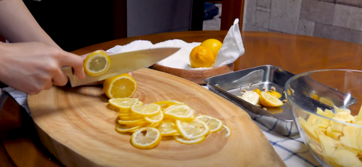 нарязани лимони