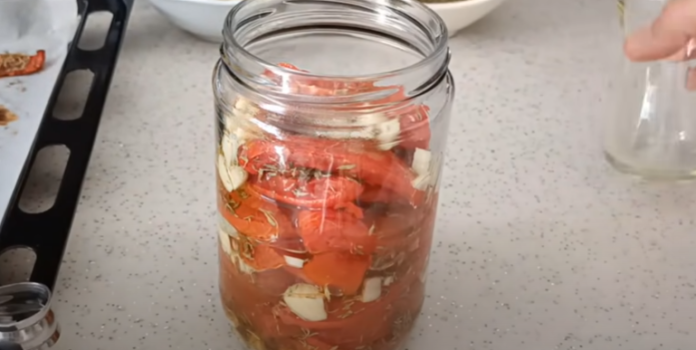 сушени домати с чесън
