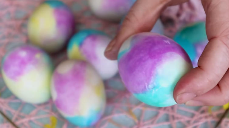 Боядисване яйце с оцет