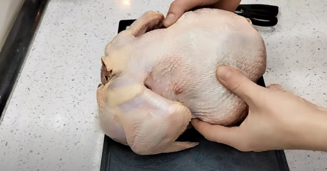 пиле върху дъска