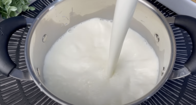 мляко в тенджера