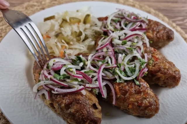  шарени кюфтета с гарнитура 