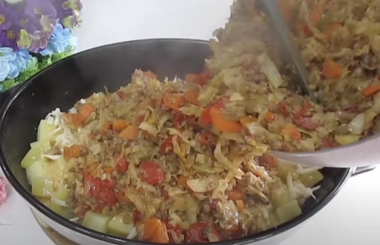 зеленчуци върху картофите