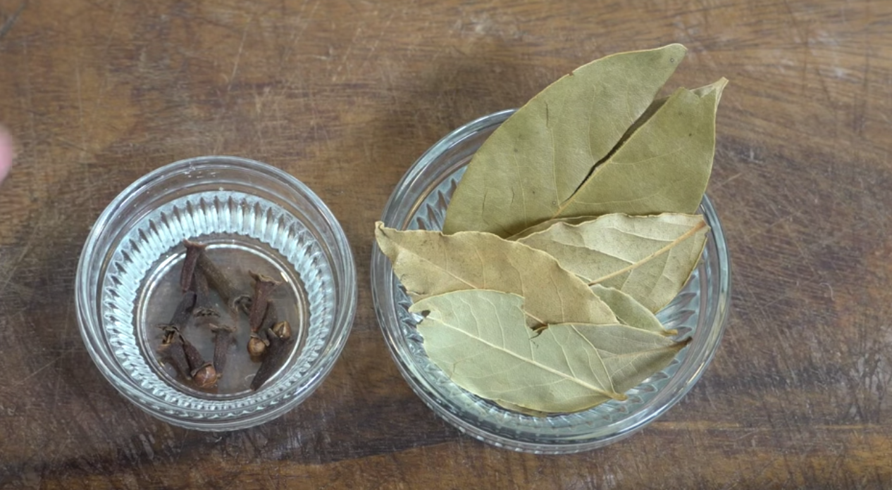 карамфил и дафинов лист