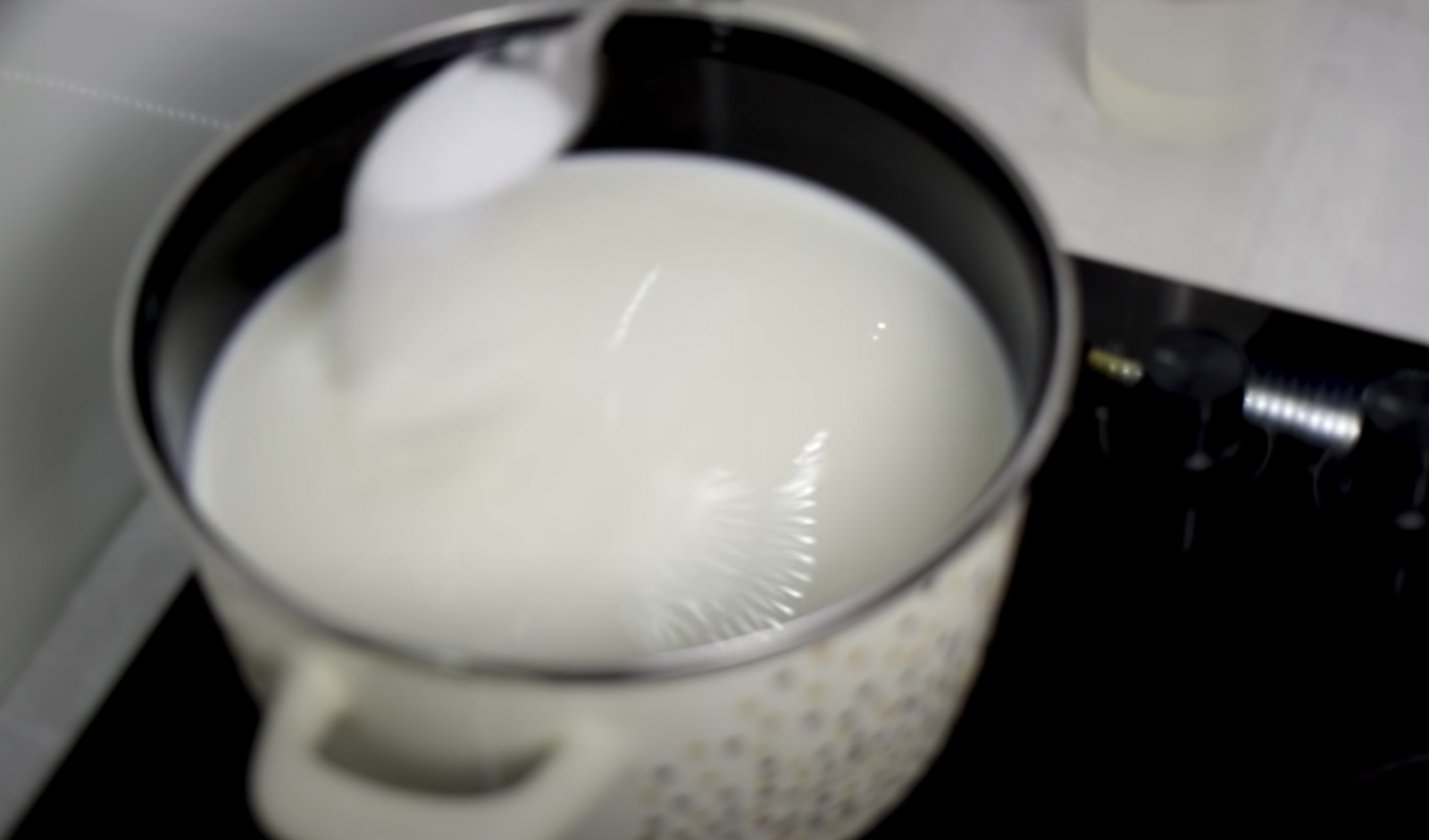  мляко в тенджера 