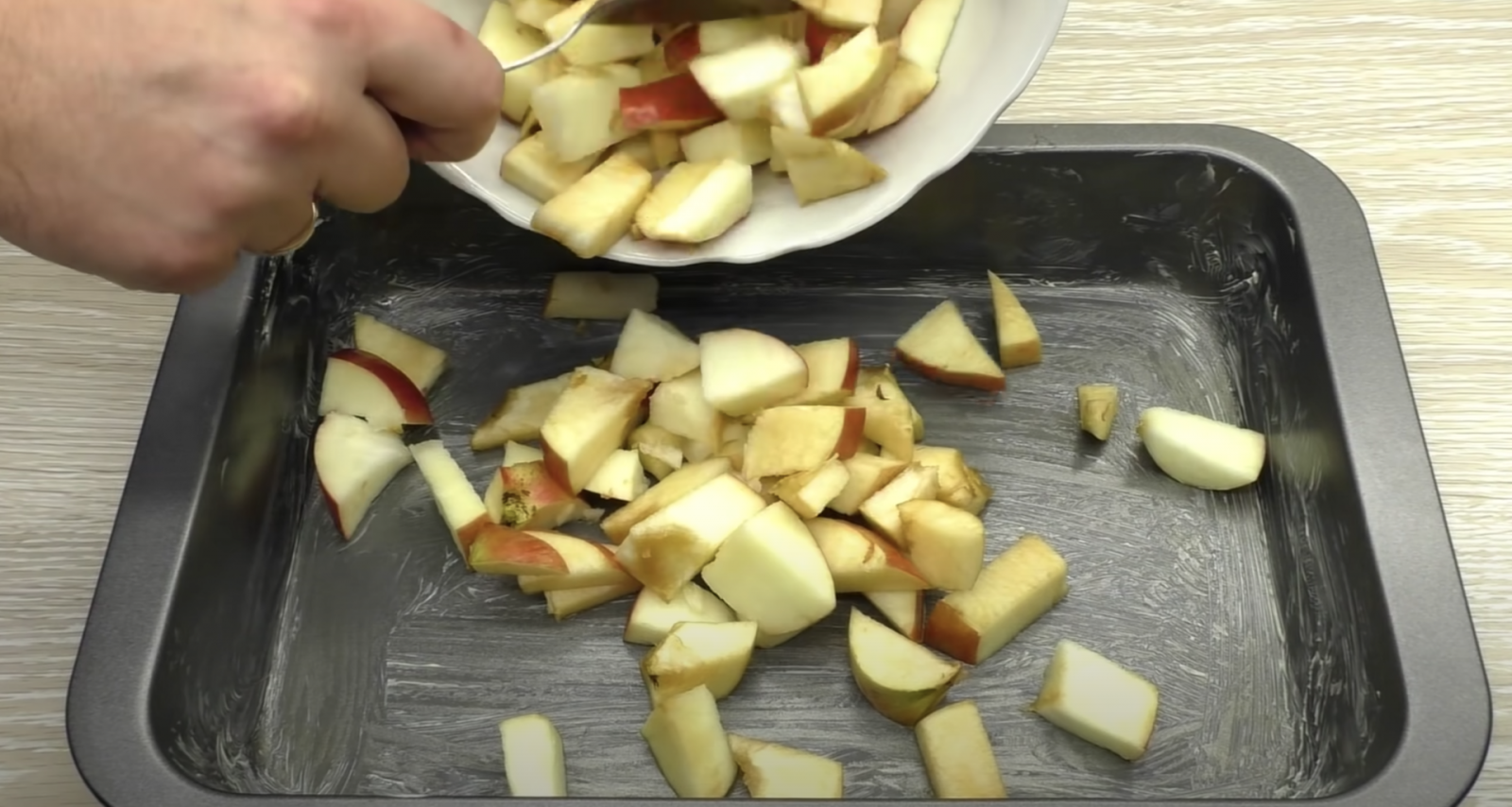  ябълки в тава 