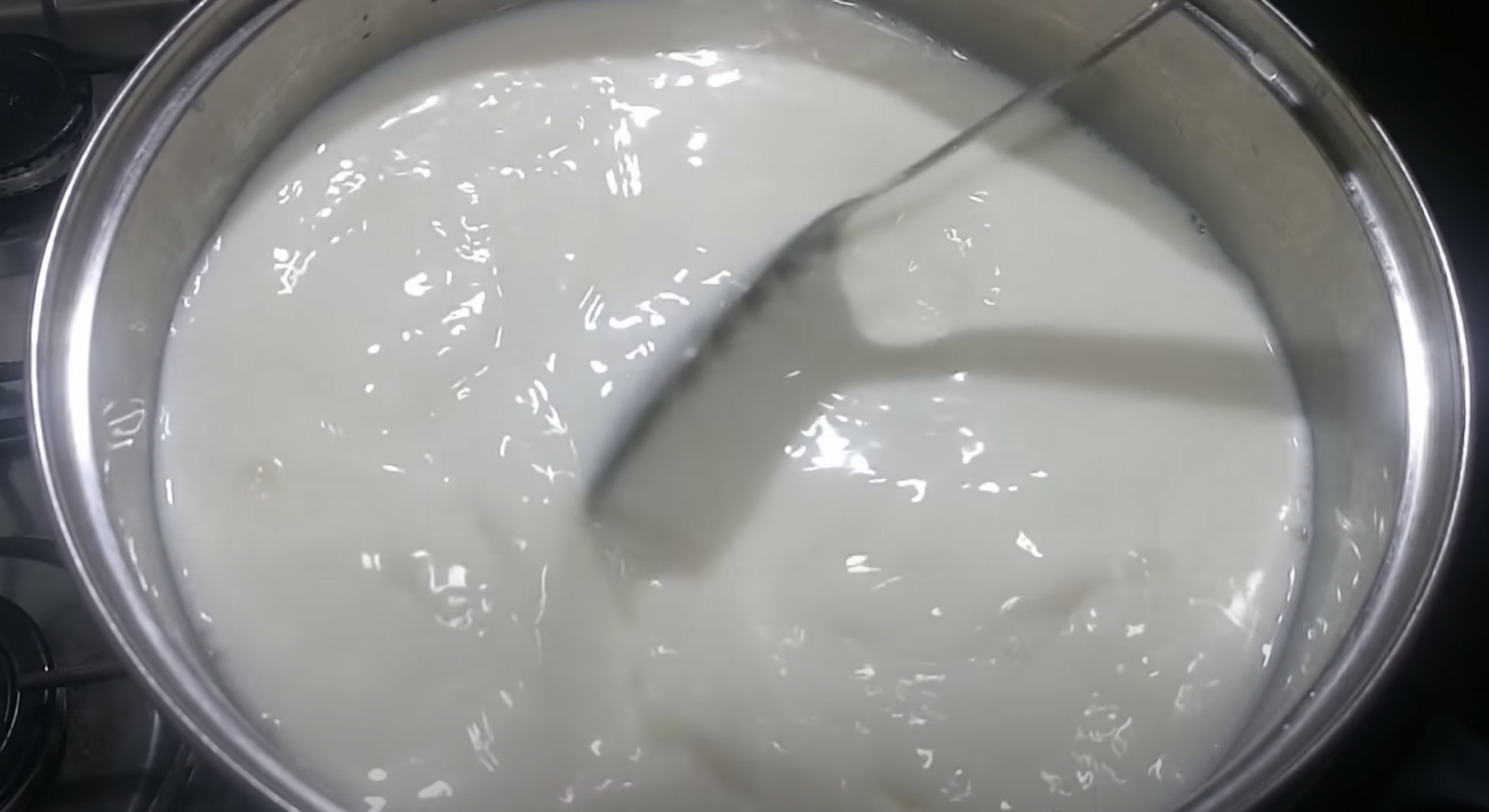 мляко в тенджера
