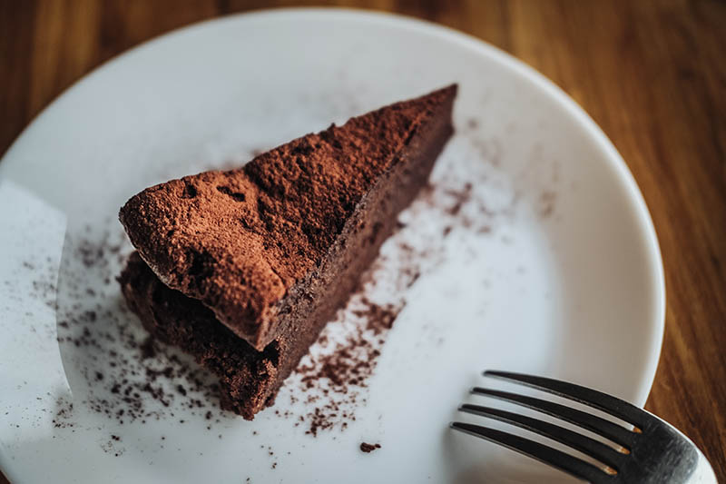 парче шоколадова торта