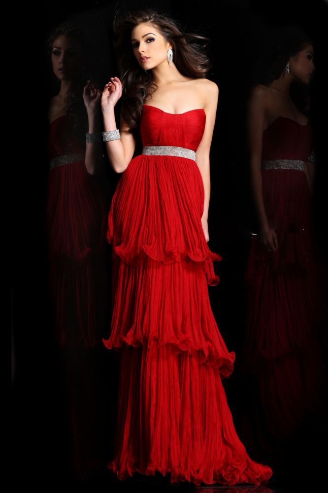 романтична червена рокля