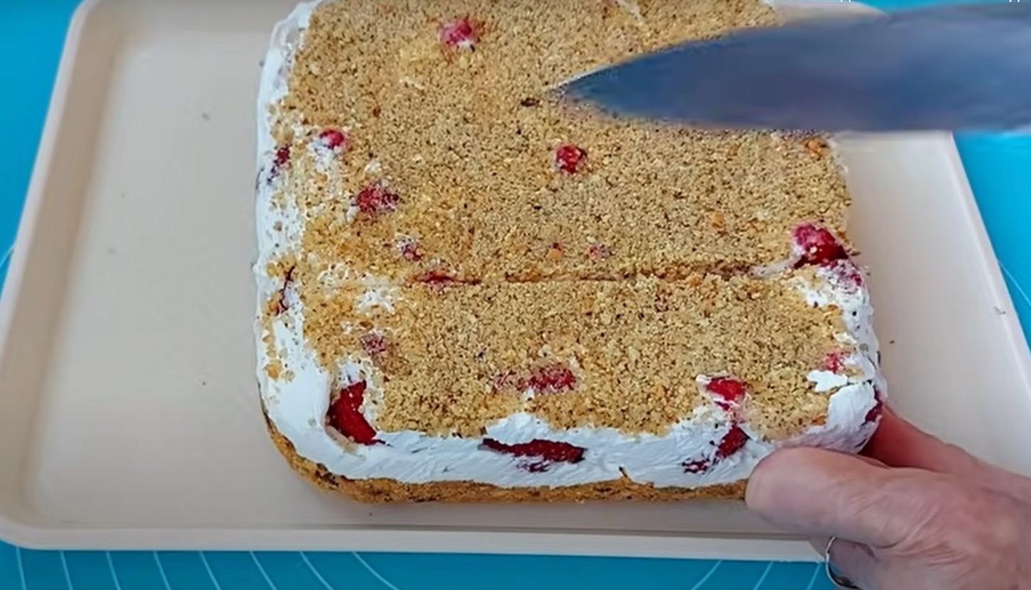 лека ягодова торта