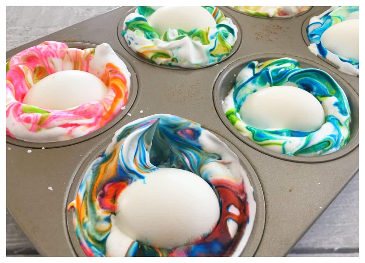 боядисване на яйца с пяна