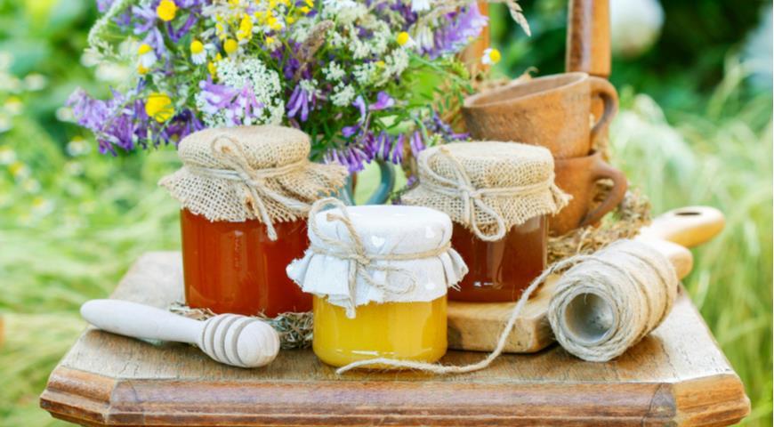 мед в градината
