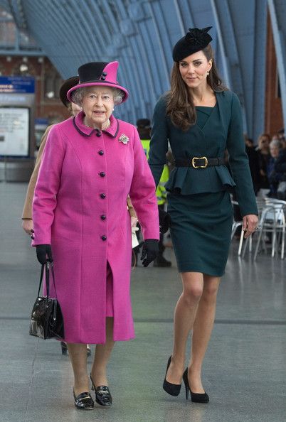 Кейт Мидълтън с кралицата