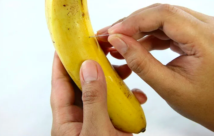 игла в банана