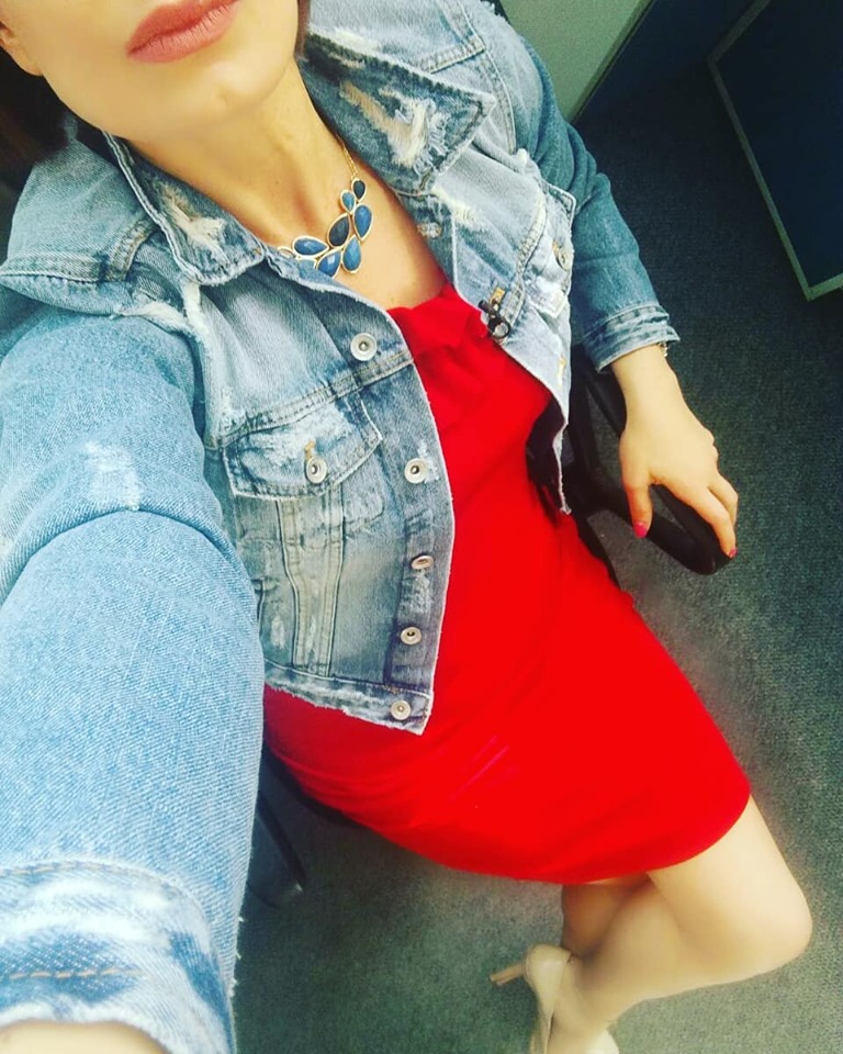 Мариана Векилска червена рокля