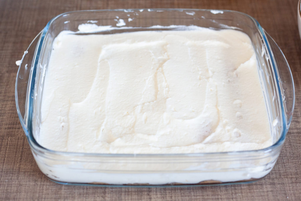 крем върху бишкотите