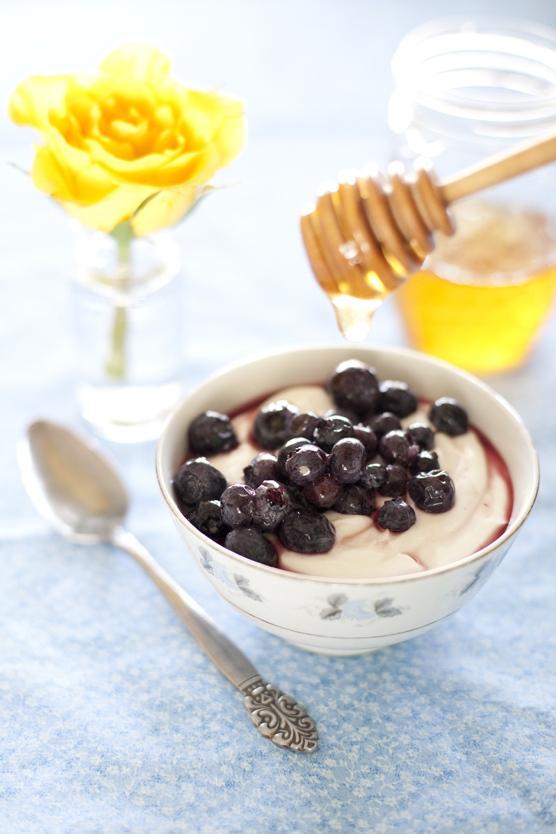 yogurt with blueberries