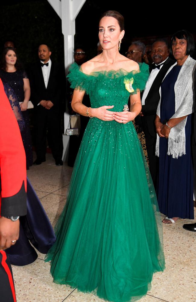 Кейт царствена в зелено