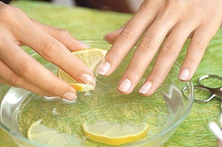 избелване на ноктите с лимон