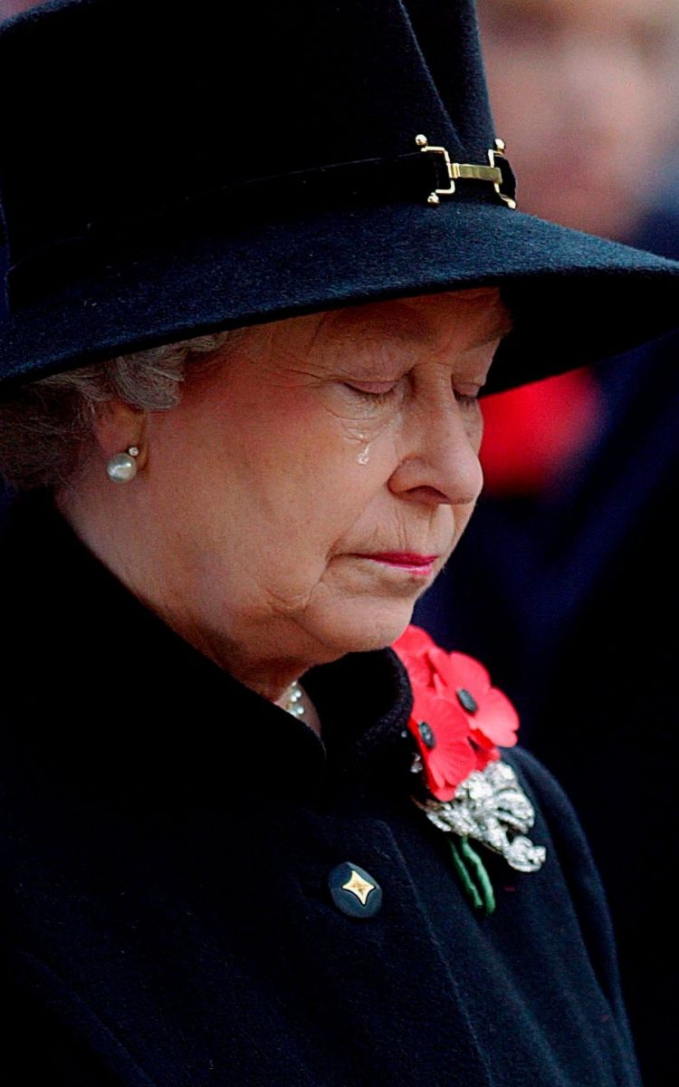 кралица Елизабет сълзи