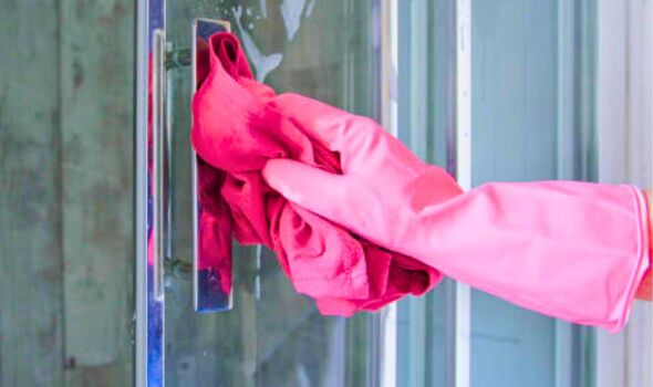 почистване душ