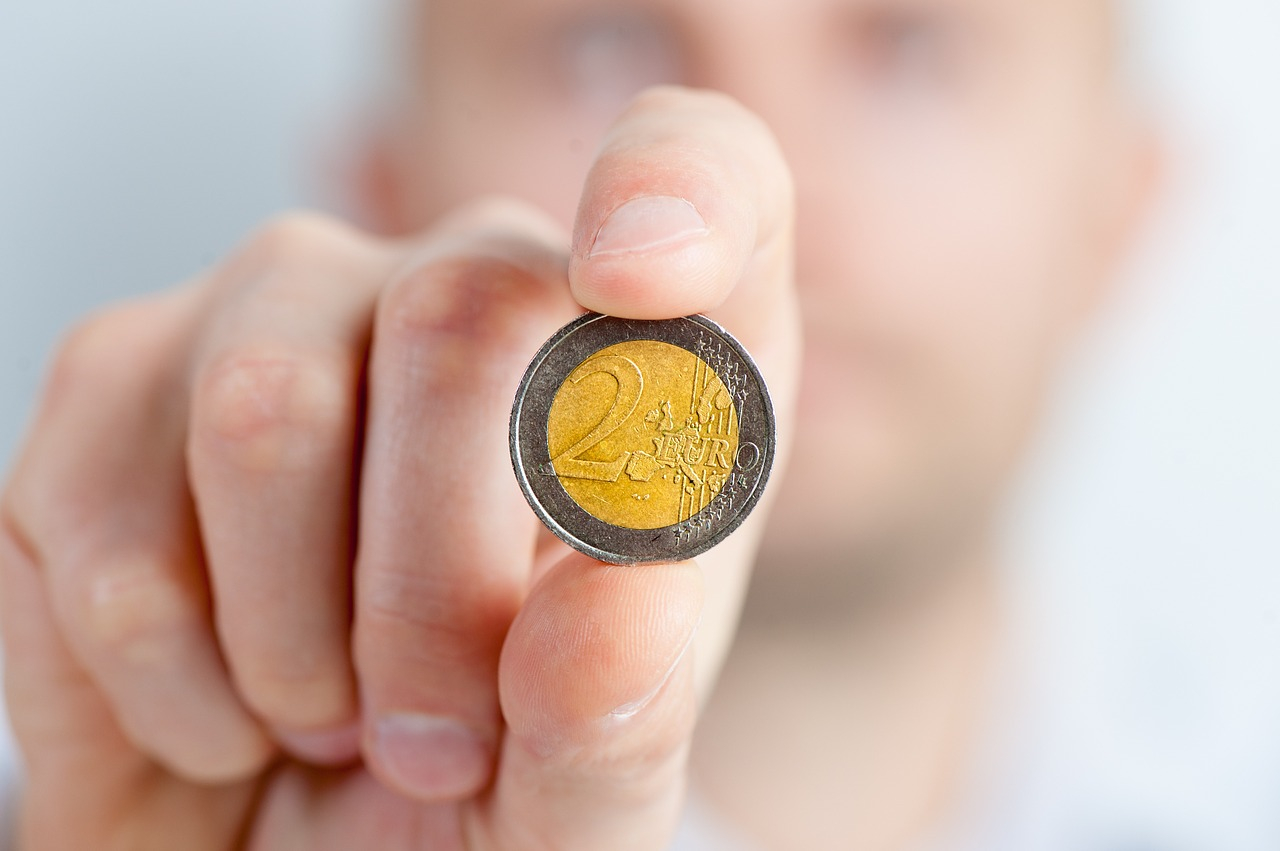 монета 2 евро
