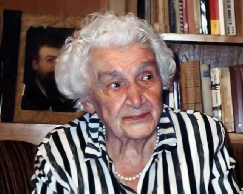 Лина Медина възрастна