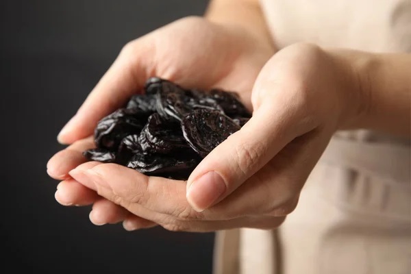 сушени сливи в шепи