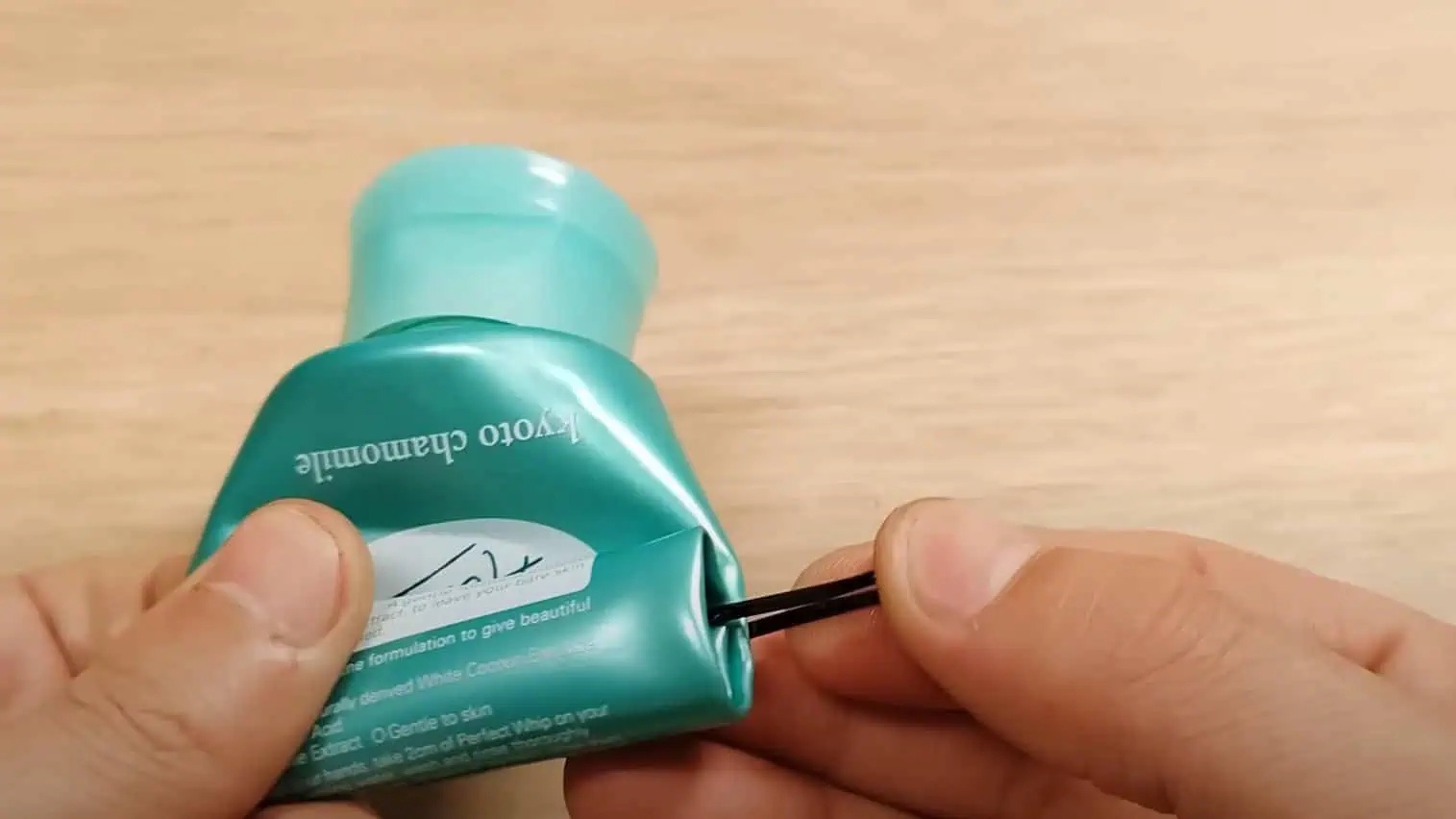 изскискване паста за зъби