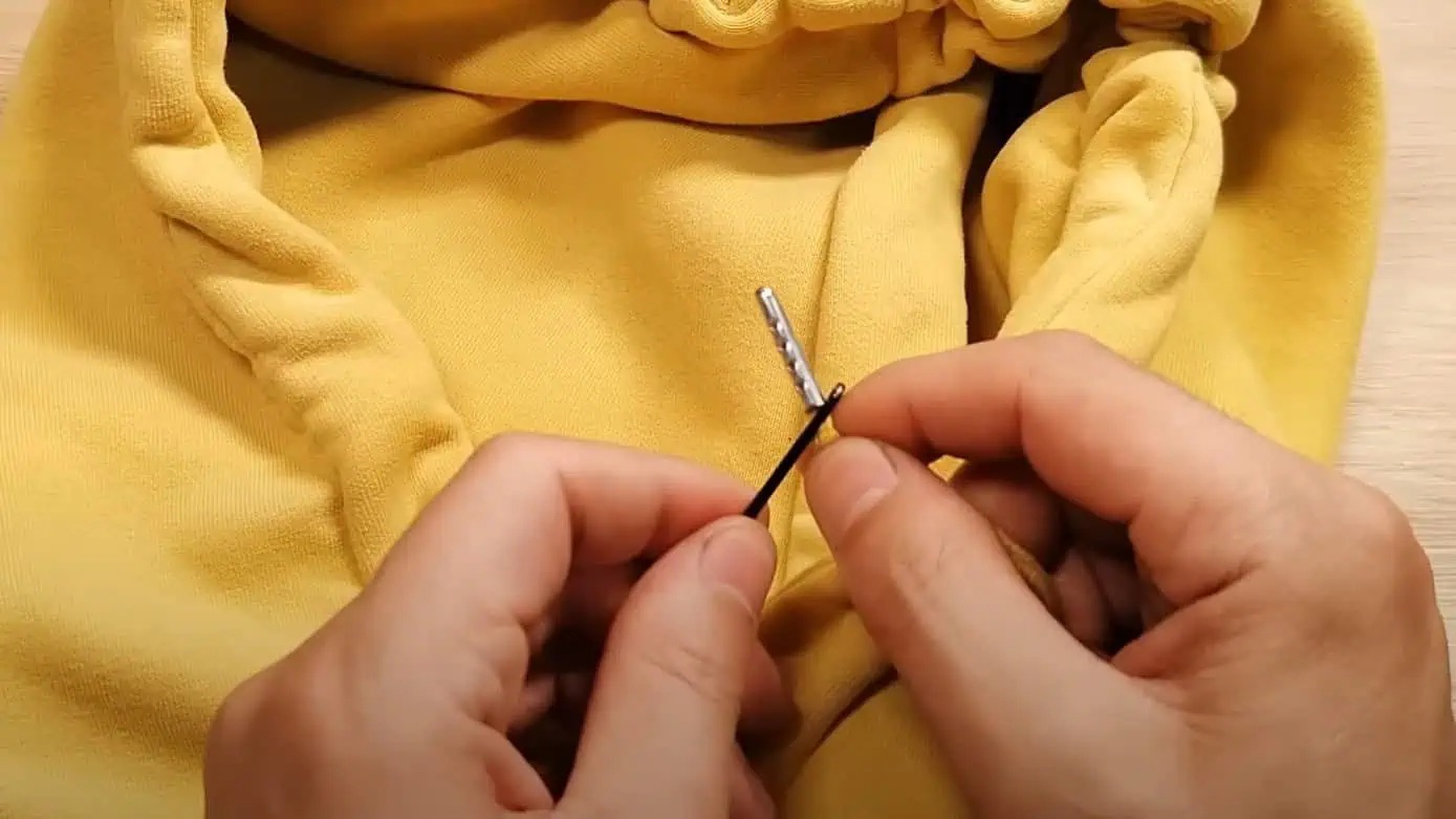 вкарване на ластик в суитшърт