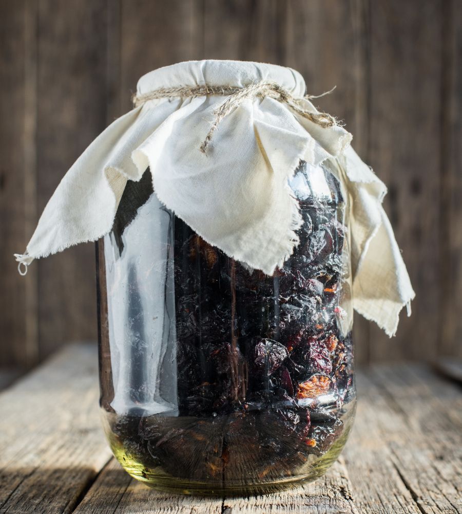 сушени сливи в буркан