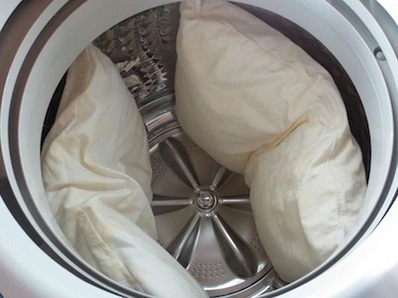 възглавница в пералня