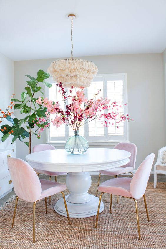 кухня с розови столове
