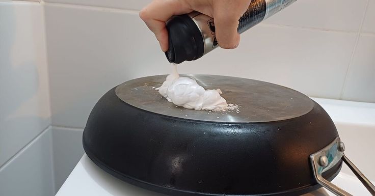 пяна почистване тиган