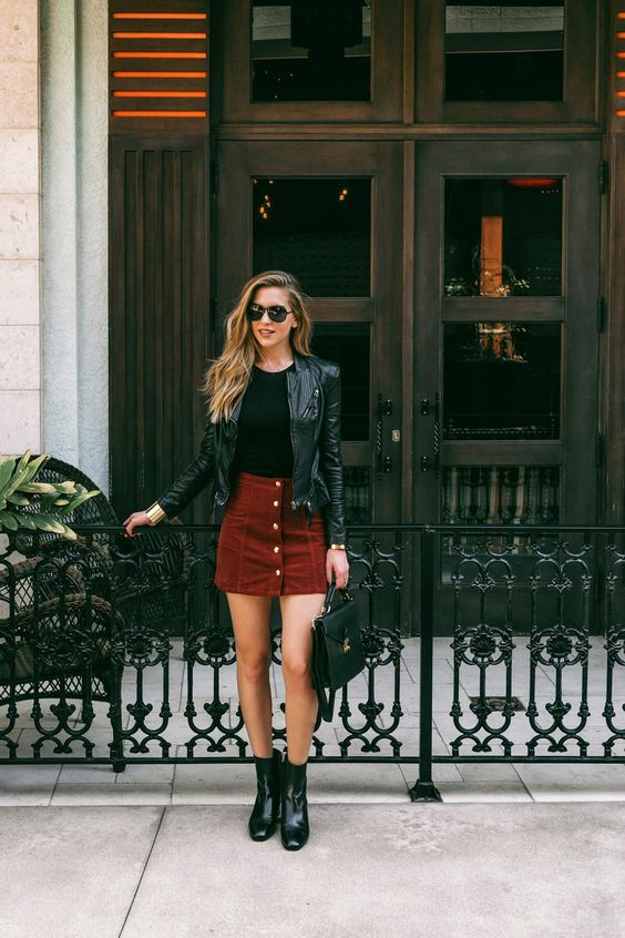 I'm obsessed with the button up skirt trend and I love this one, it looks amazing with black leather jacket and boots: 