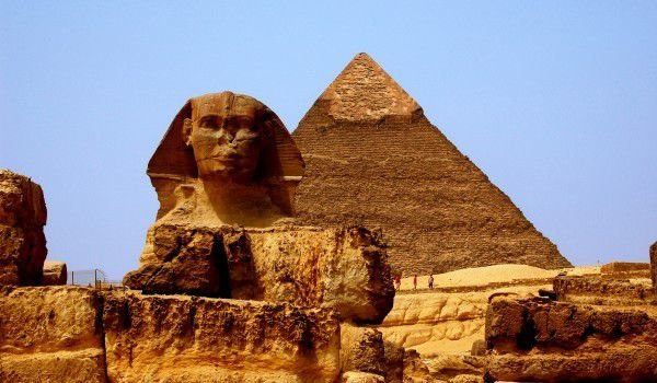 Сфинксът и пирамидите в Гиза