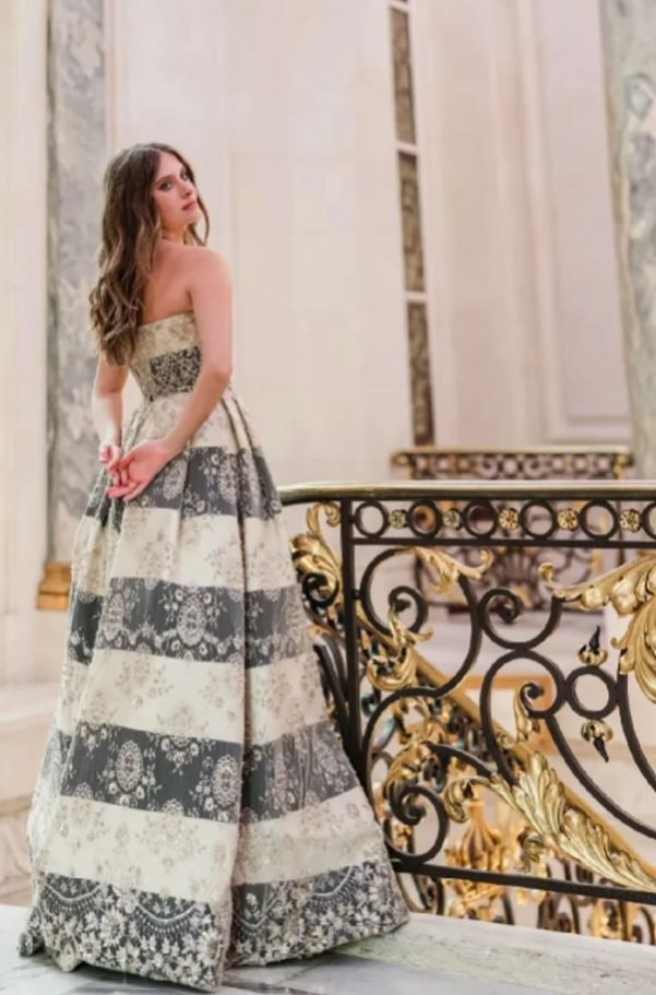  Лучия Понти бал 