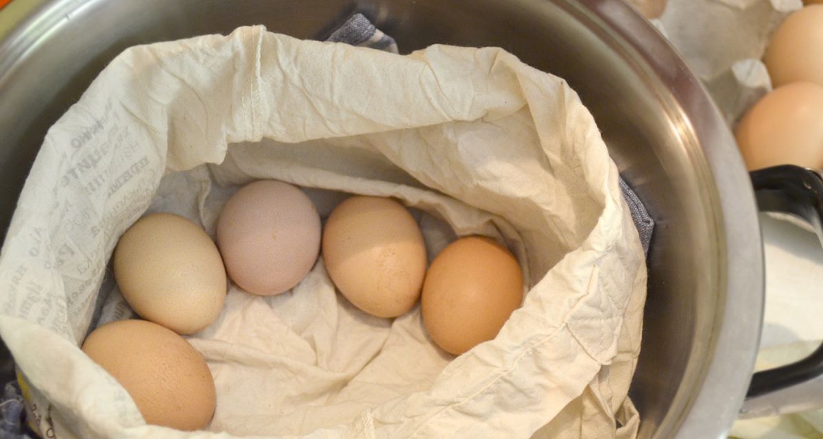 варене на яйца с кърпа