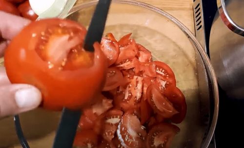 нарязани домати